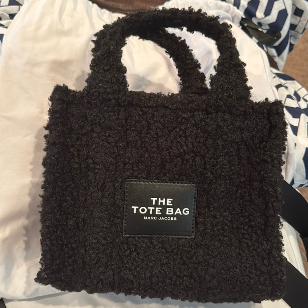 Mini Marc Jacob’s black shearling tote